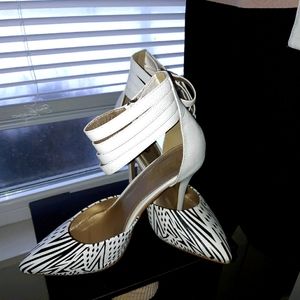 🎉🏆HP🎉 YOKI ankle strapped heels